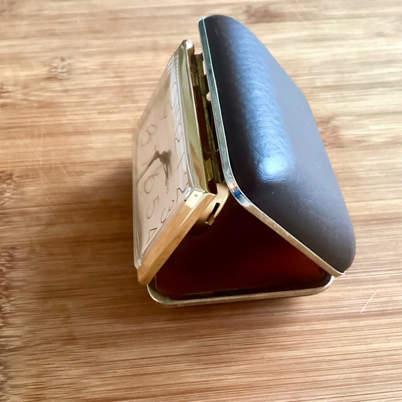 Vtg Bulova Travel Alarm Clock Wind-Up Gold/Brown Leather Case Tested/Works Japan - Picture 3 of 16